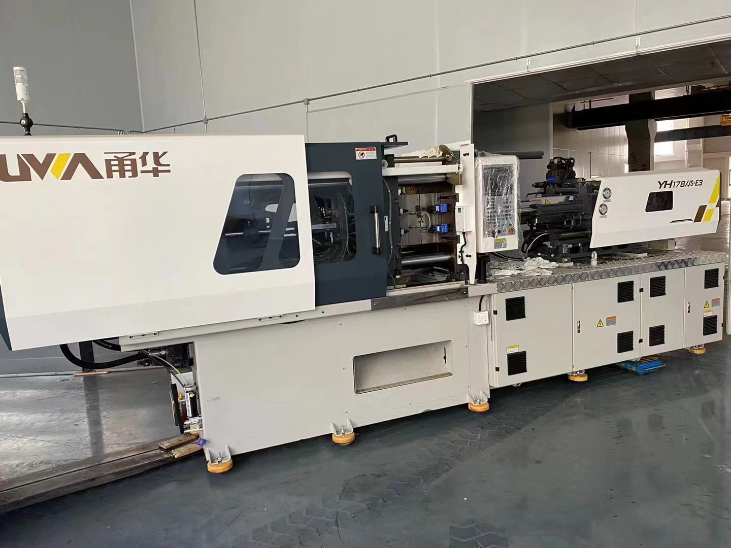 现货供应 甬华牌178t原装伺服注塑机 300克注塑机 卧式注塑机