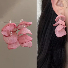 超温柔！花朵仙子粉色耳钉女独特水晶珍珠耳饰轻奢高级感森系耳环