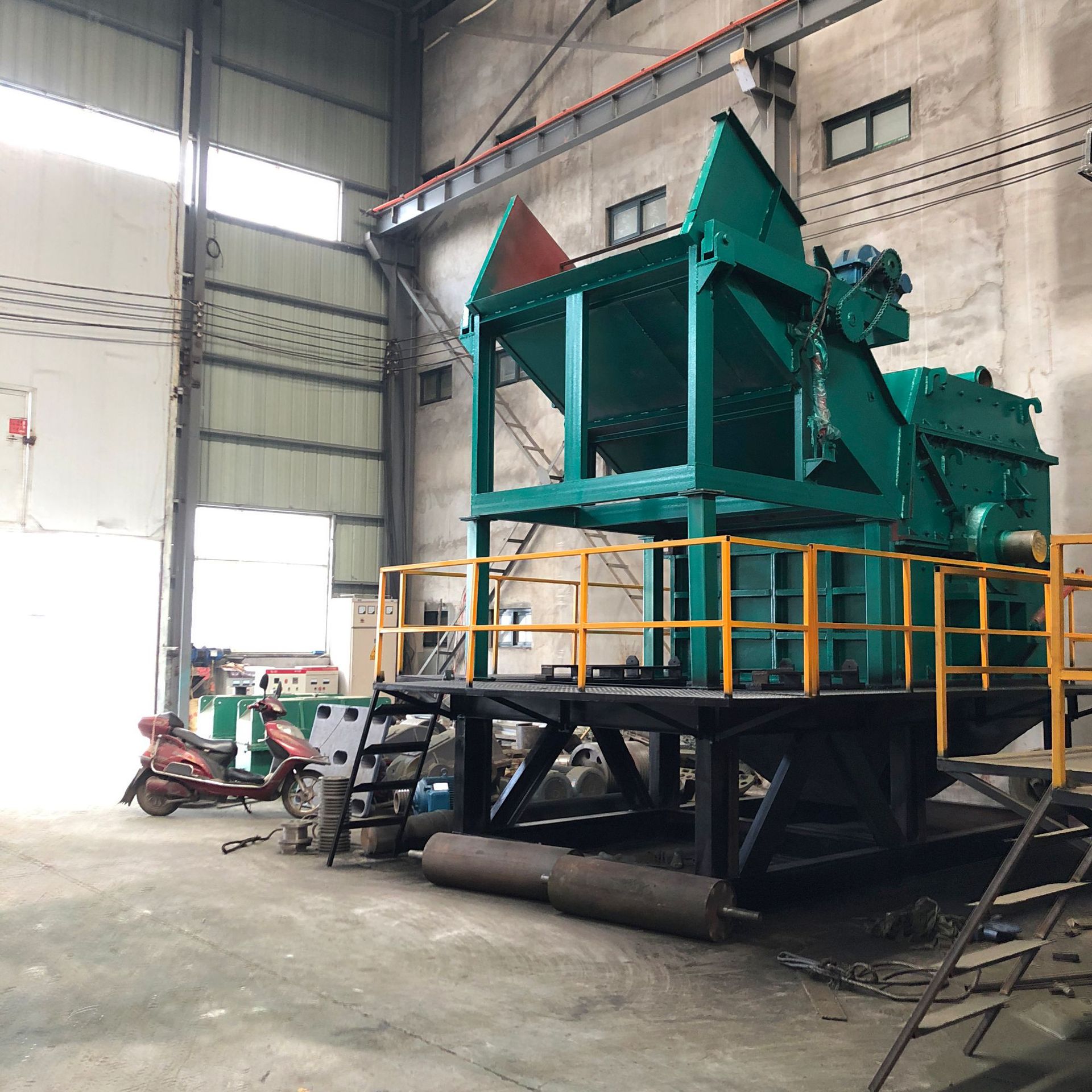 废铁打包机废旧轮胎处理废旧轮胎胶粉设备厂家销售供应cxfj轮胎破碎机