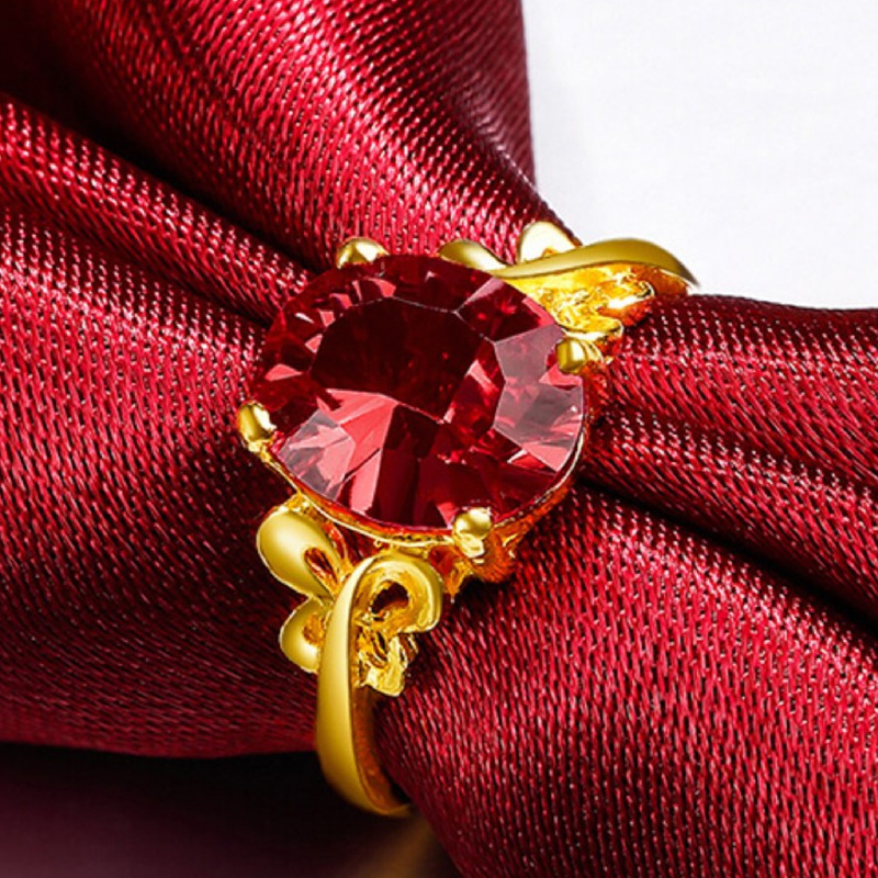 以手执心戒指女情定终生红宝石红锆石钻戒石榴石求婚定婚结婚戒指