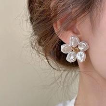 小众设计高级感巴洛克花朵珍珠耳环时尚轻奢小清新珍珠花朵耳钉女