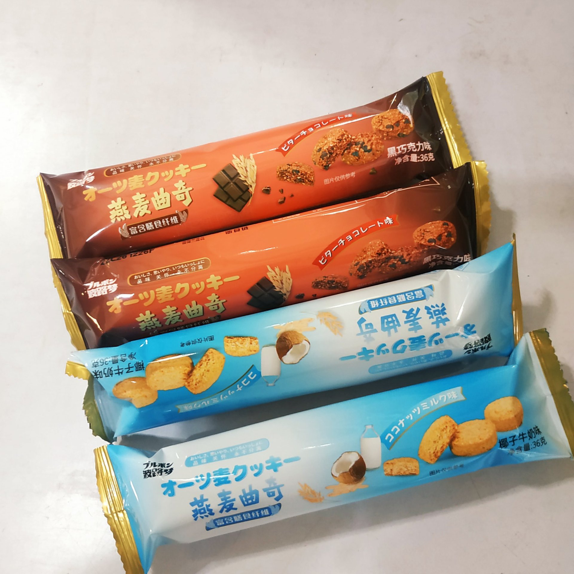 波路梦燕麦袋装36g曲奇椰子牛奶黑巧克力味休闲零食饼干整箱54条