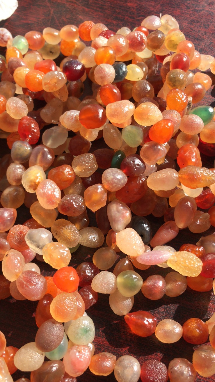 批发阿拉善戈壁原石玛瑙彩色糖心手串饰品