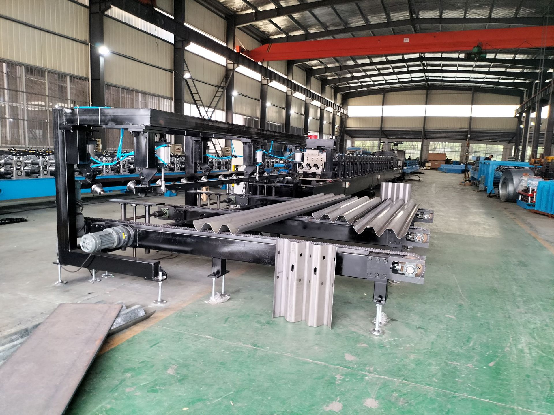 护栏板设备交通护栏高速护栏板镀锌护栏板三波护栏板辊压机