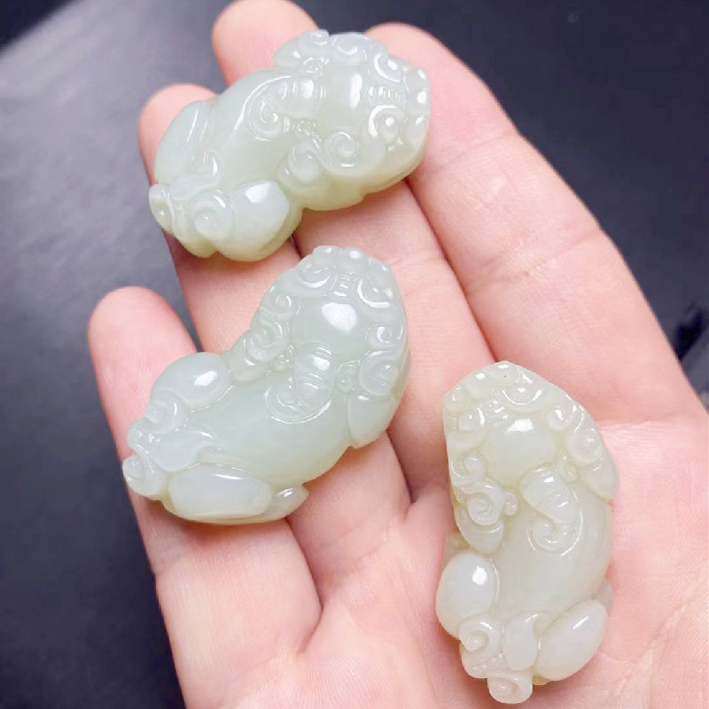 厂家批发 新疆和田玉白玉貔貅吊坠男女款抱球貔貅玉石挂件玉佩