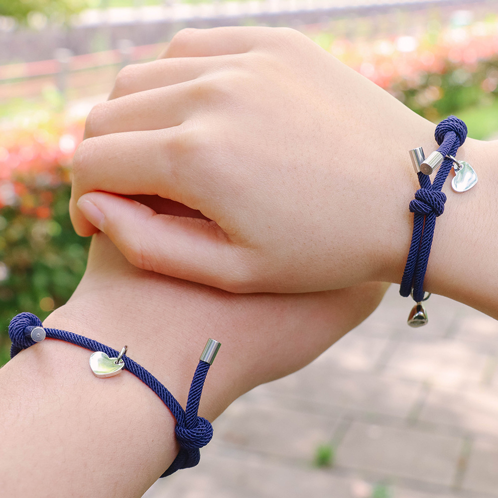 2021新款不锈钢心形吊坠情侣男女手链 爱心磁铁相吸闺蜜手绳一对