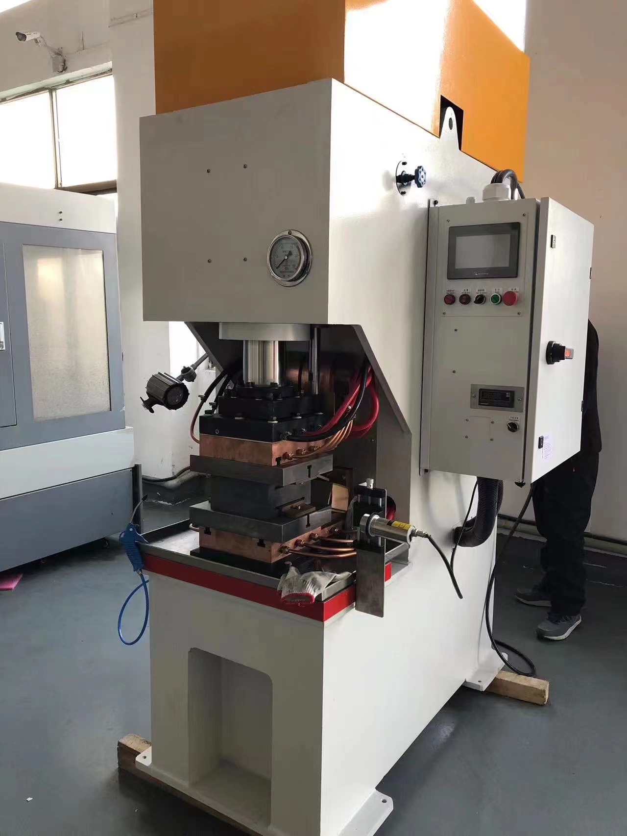 高分子真空扩散焊机铜铝箔软连接焊接机新能源母线槽焊接