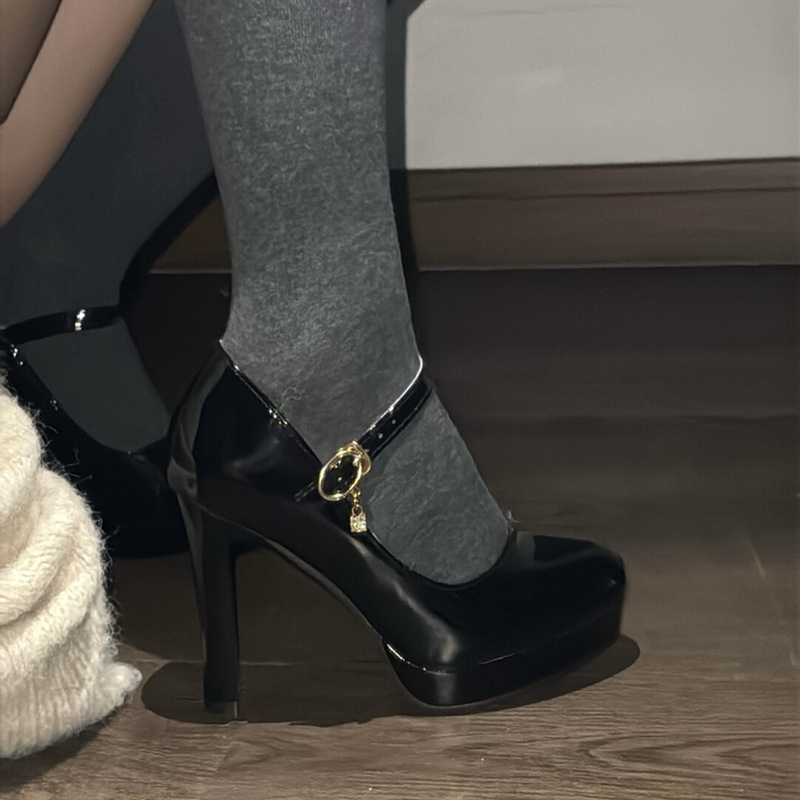 大码复古玛丽珍高跟鞋女2025年新款一字扣带防水台粗跟单鞋