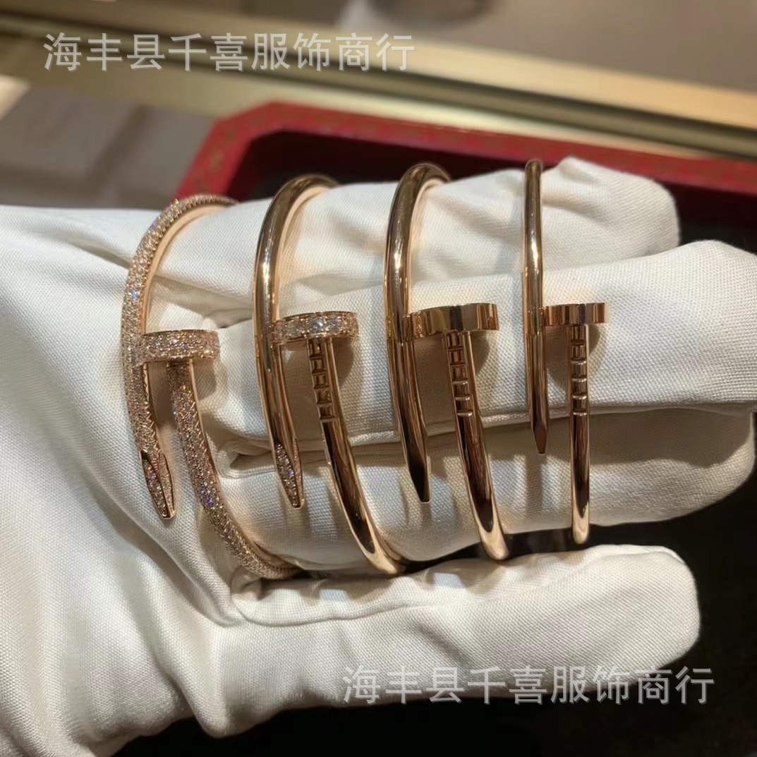 v金钉子手镯高版本光面带钻新款手环轻奢精工时尚跨境必选精品