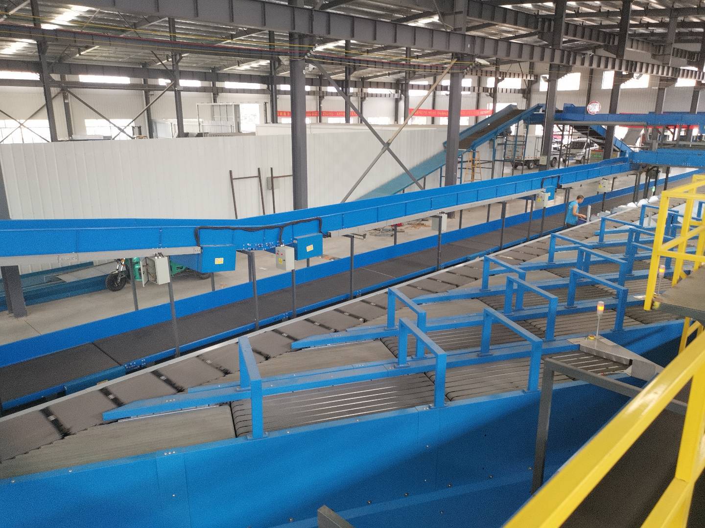 快递物流自动化智能分拣设备交叉带式分拣系统【多年施工经验】