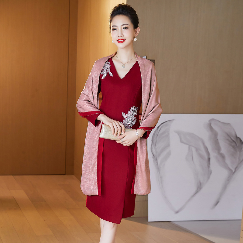 2022冬季新款妈妈宴会礼服喜婆婆婚宴装妈妈套装高贵毛呢加厚裙子