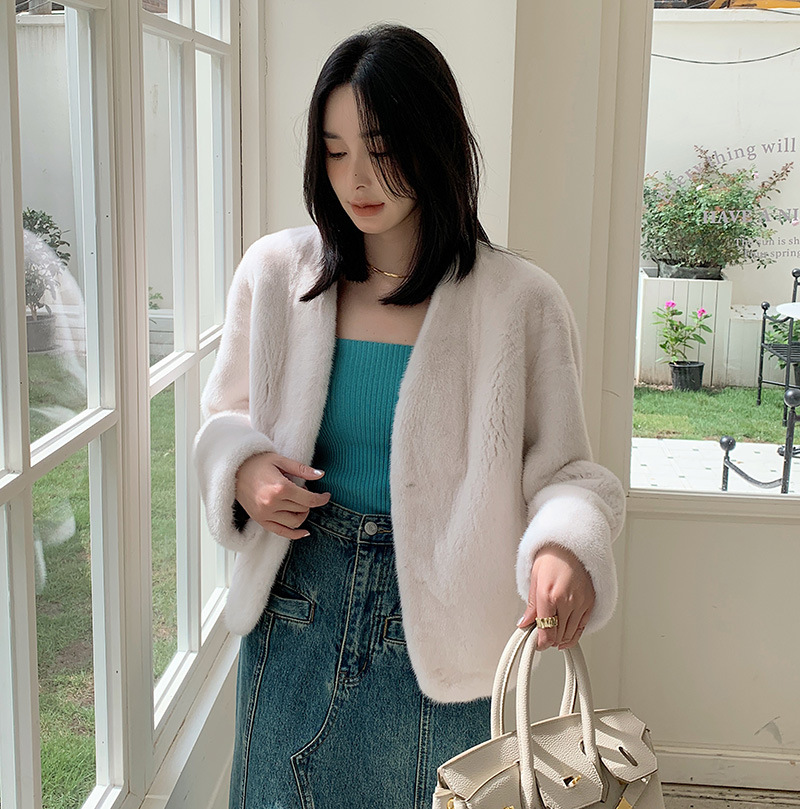 进口天鹅绒整貂年轻短款貂皮大衣女v领水貂皮草外套女冬-阿里巴巴
