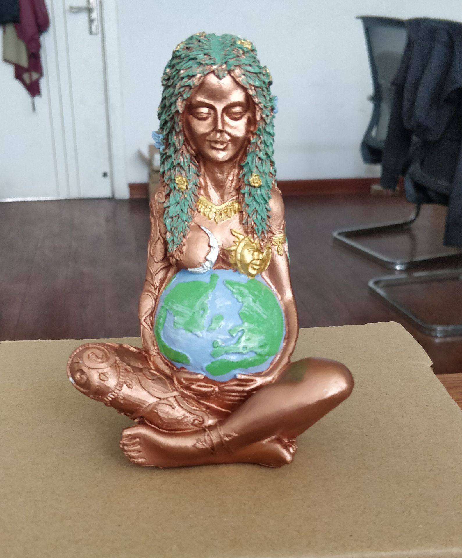 跨境热销大地母亲地球母亲盖亚女神雕像树脂摆件花园装饰桌面手办