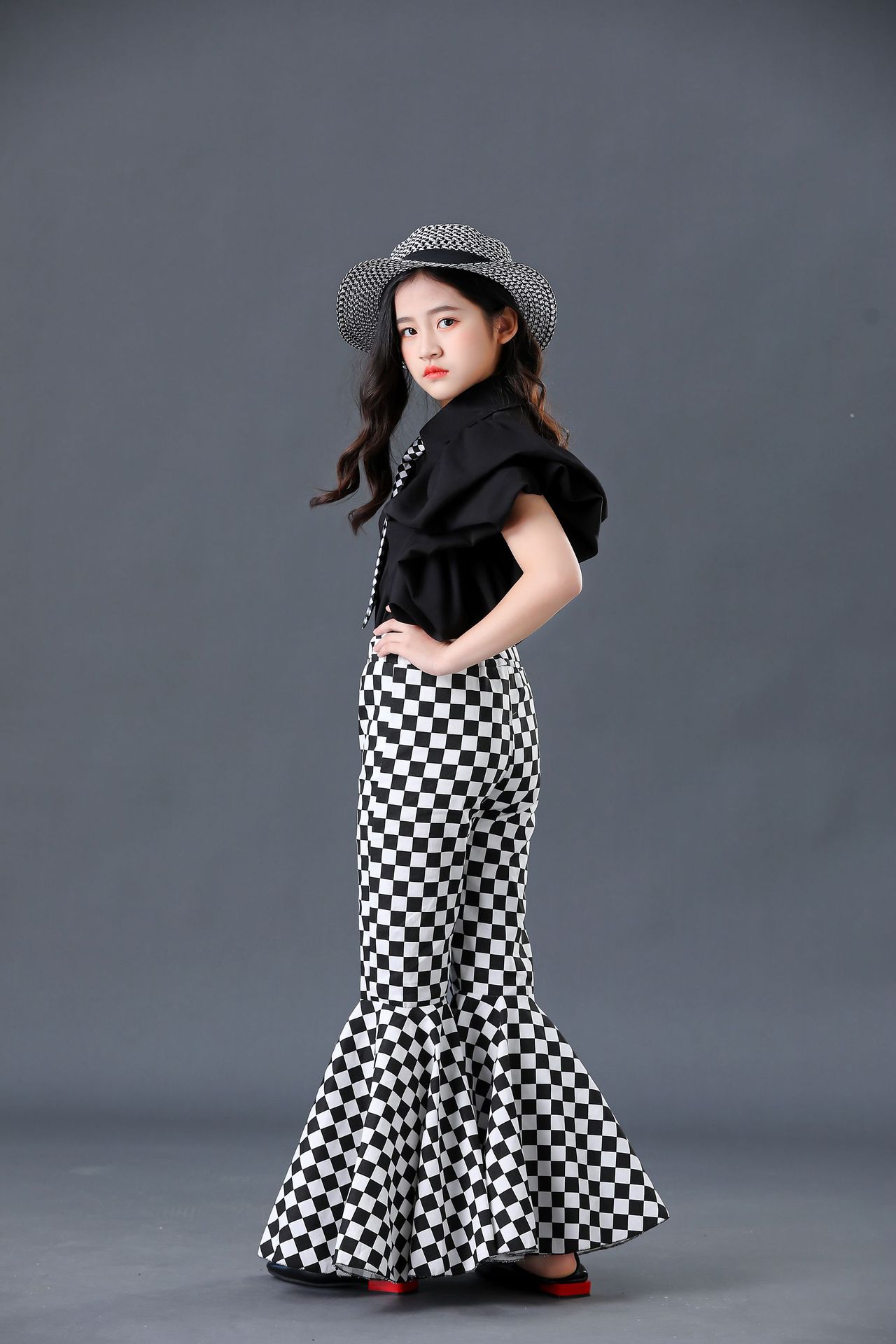 女童复古港风喇叭裤儿童t台走秀潮服个性机车服摇滚风时尚演出服