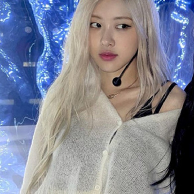 rose朴彩英同款小香风薄款法式小众短款白色针织衫开衫上衣外套女