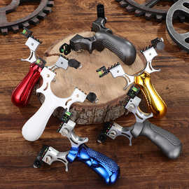 红外线激光瞄98k扁皮弹弓快压金属锌合金弓头树脂手柄地摊货批发