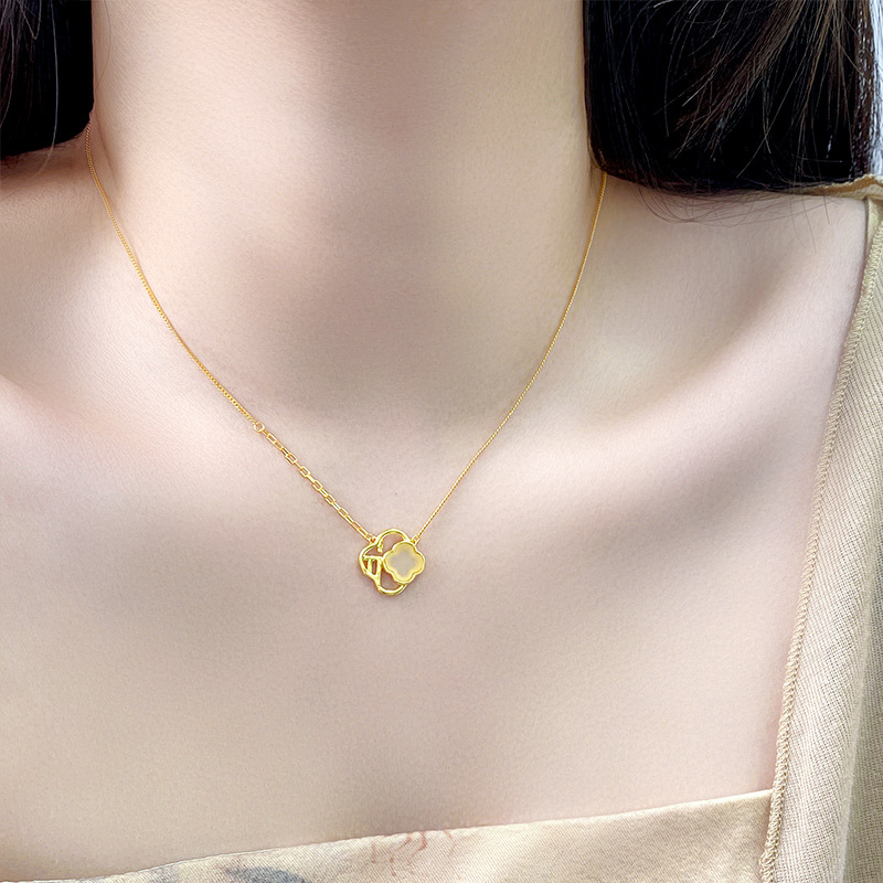 幸运四叶草项链女宫廷风寓意天然和田玉吊坠经典百搭银饰品爆款