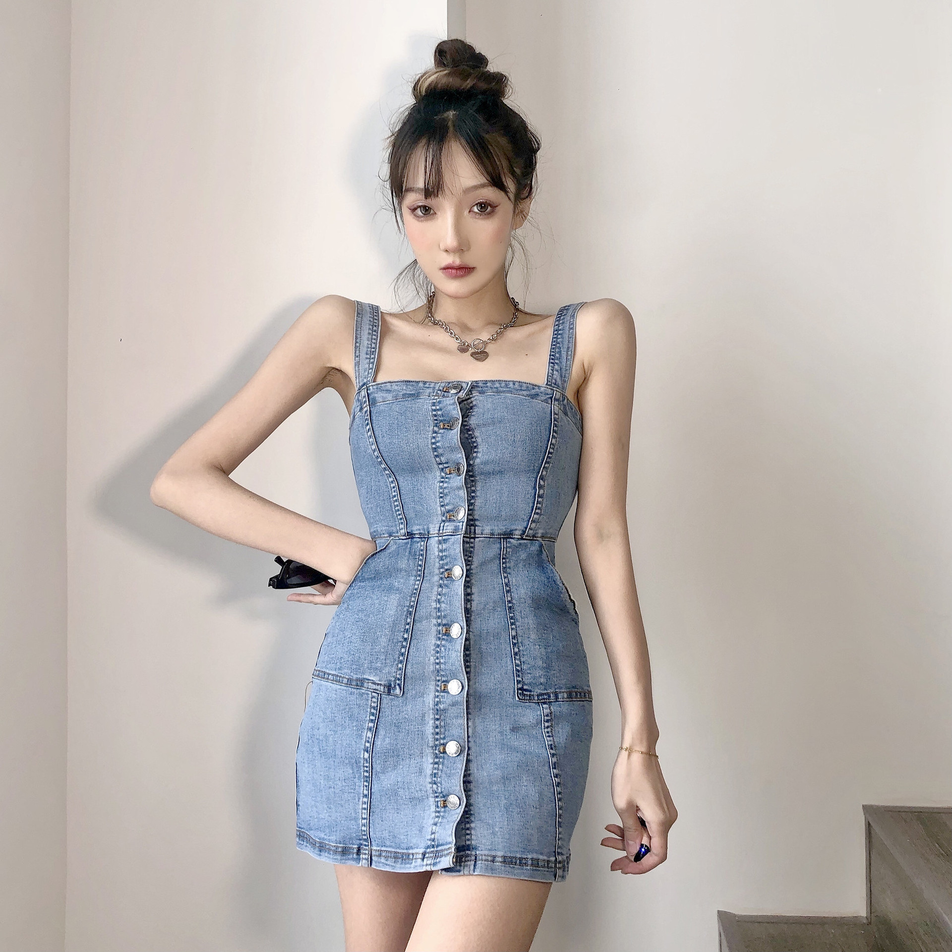 amyway欧美风街头时髦牛仔连衣裙紧身显瘦复古做旧单排扣背带裙