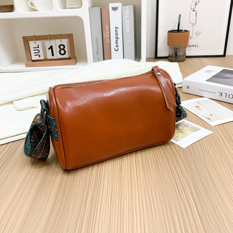 Crossbody Small Bag Niche High-Grade First Layer Cowhide Women's Shoulder Pillow Bag Ol Commuter Cross-Border Foreign Trade