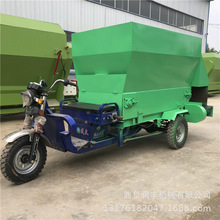 7立方柴油投料车 喂牛粉碎肉牛场撒料车 四川养牛三轮牛场投料车