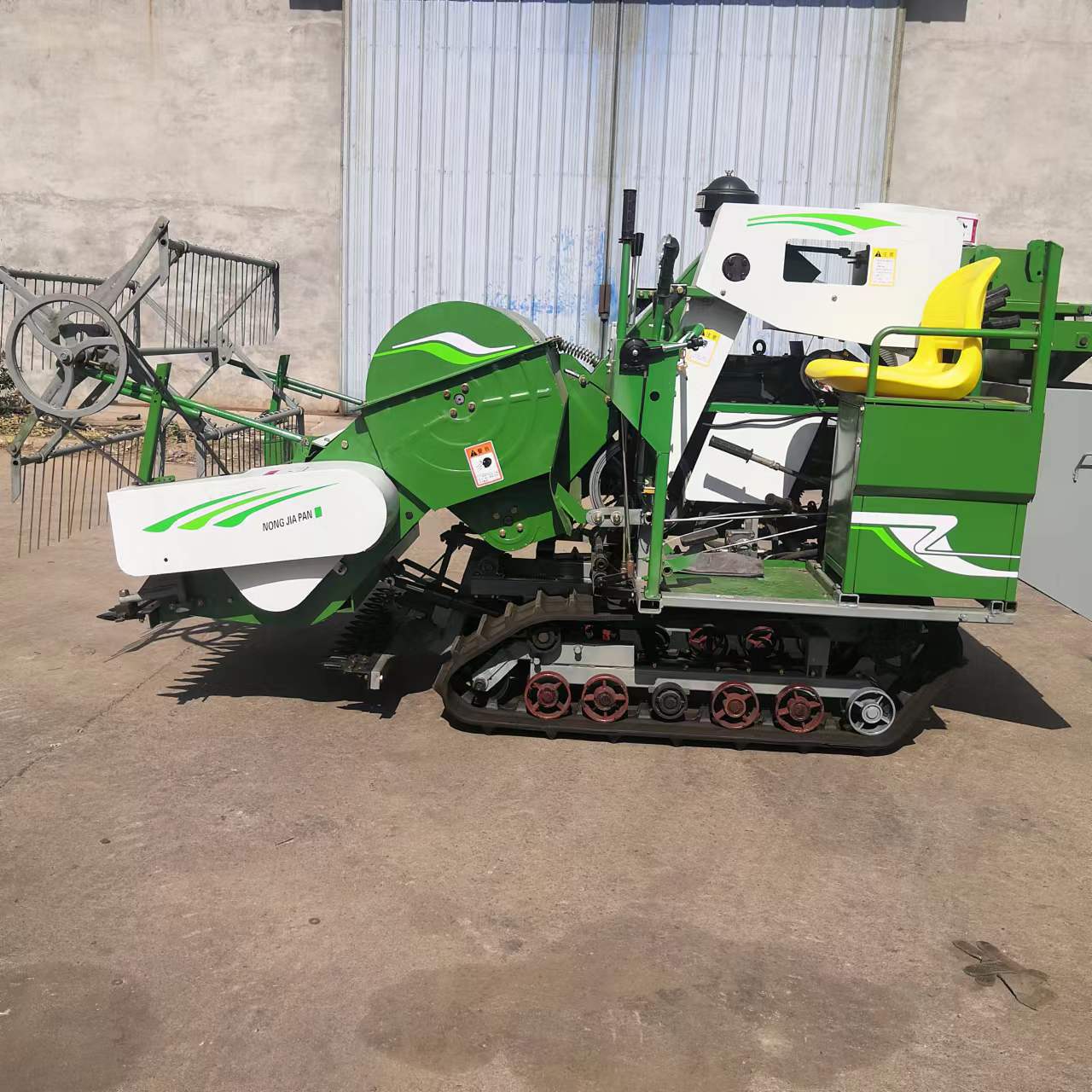 宏鑫水旱两用收稻机 小机型履带式收获机 履带式水稻小麦油菜籽脱