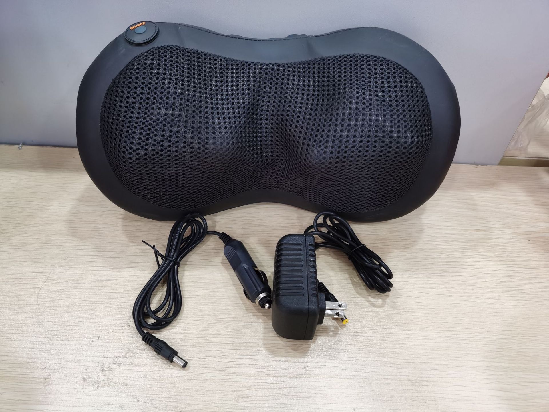 颈椎按摩仪红外腰部背部颈部按摩器车载家用按摩枕