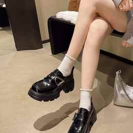 厚底乐福鞋女冬季加绒英伦风黑色漆皮粗跟小皮鞋学院风jk制服单鞋