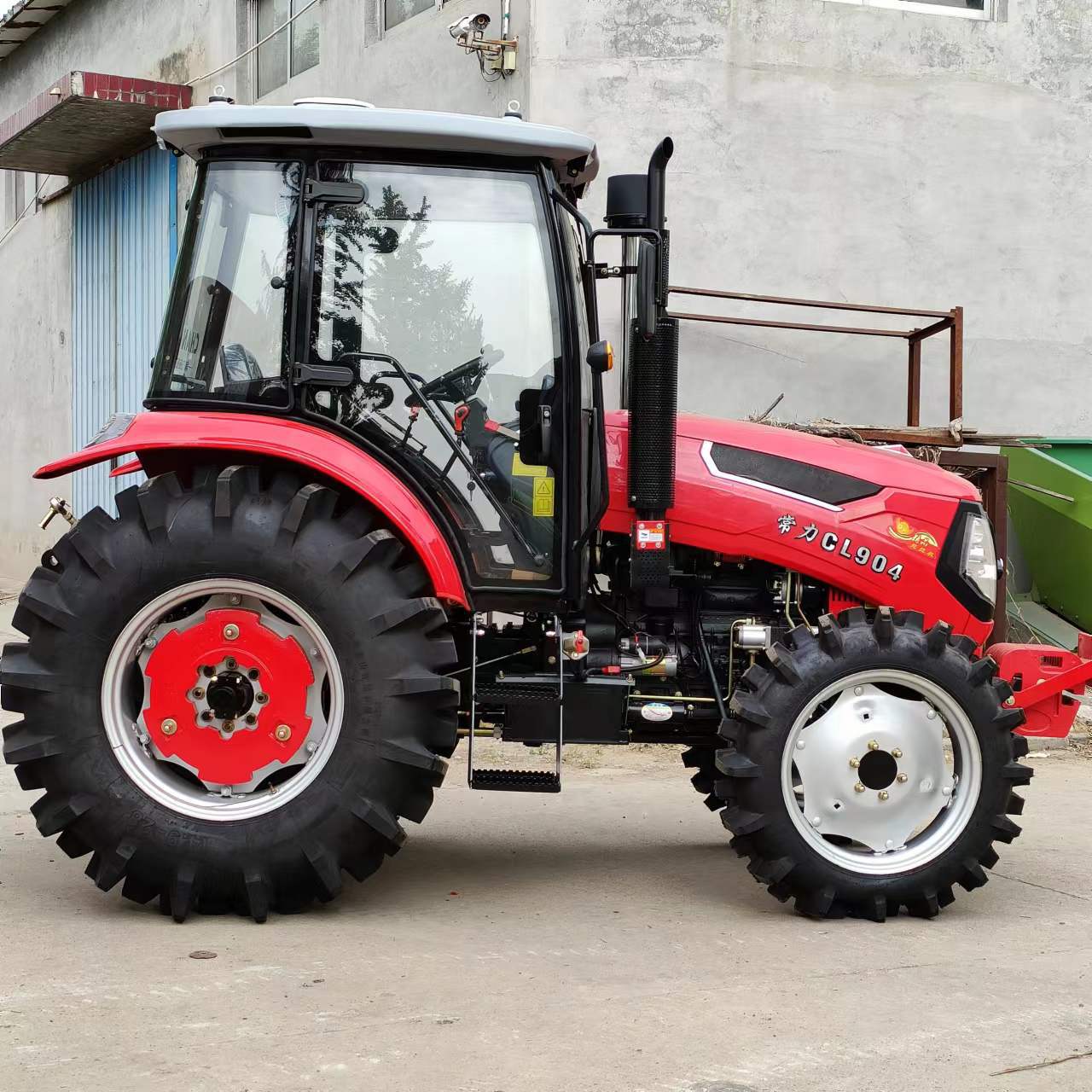 东方红70马力拖拉机农用中型四轮拖拉机小型拖拉机除草机