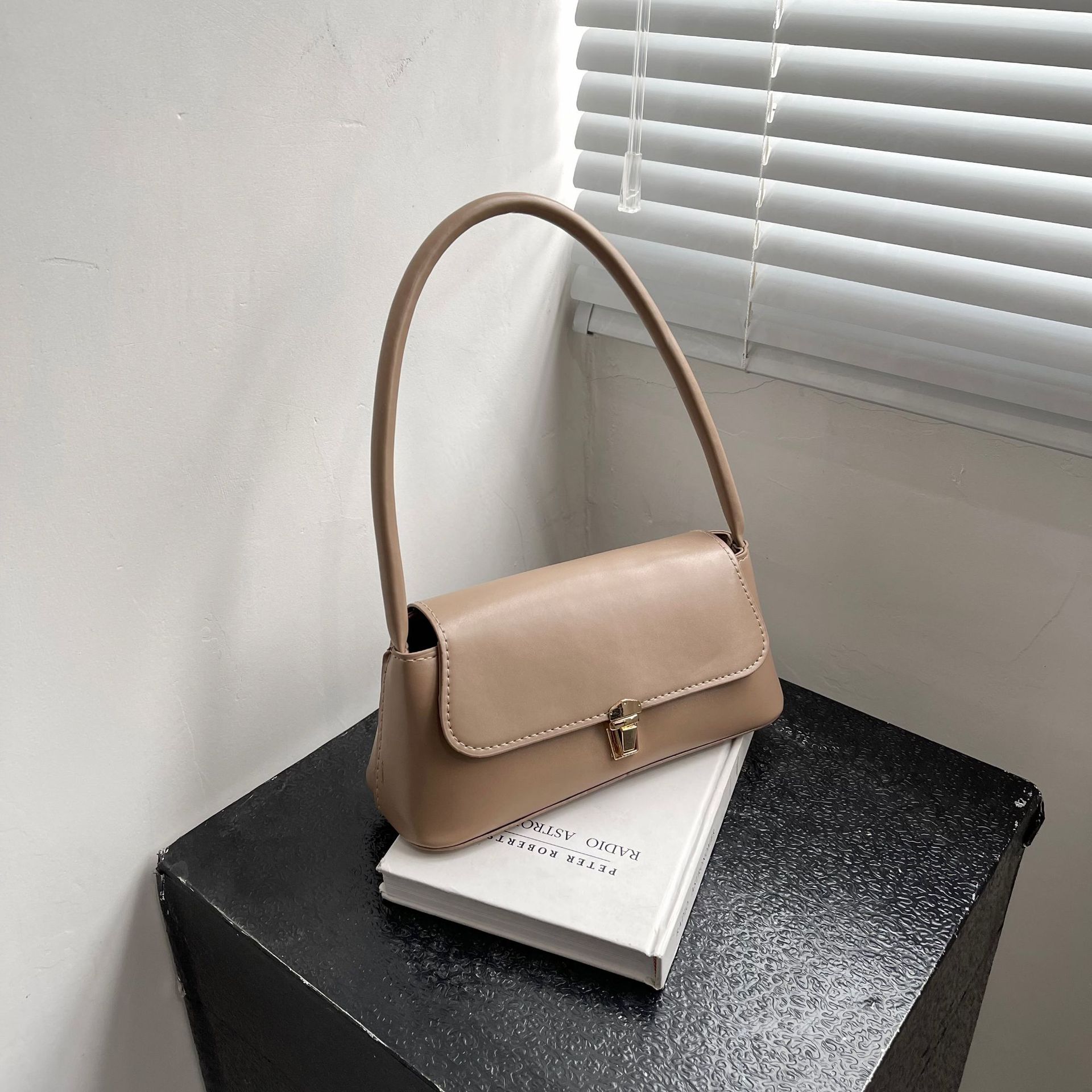 Retro French Niche Bags Baguette Bag Women's Bag Underarm Bag 2024 New Fashion Portable Shoulder Bag High-End Fashion