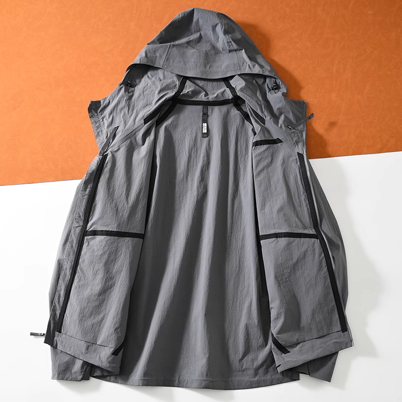 户外春夏款男士轻薄透气连帽防水冲锋衣宽松休闲男士夹克外套