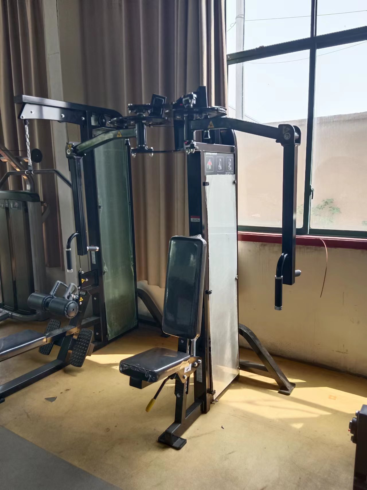 健身房专用器材蝴蝶机反飞鸟训练商用扩胸肌坐姿直臂夹胸器械单人