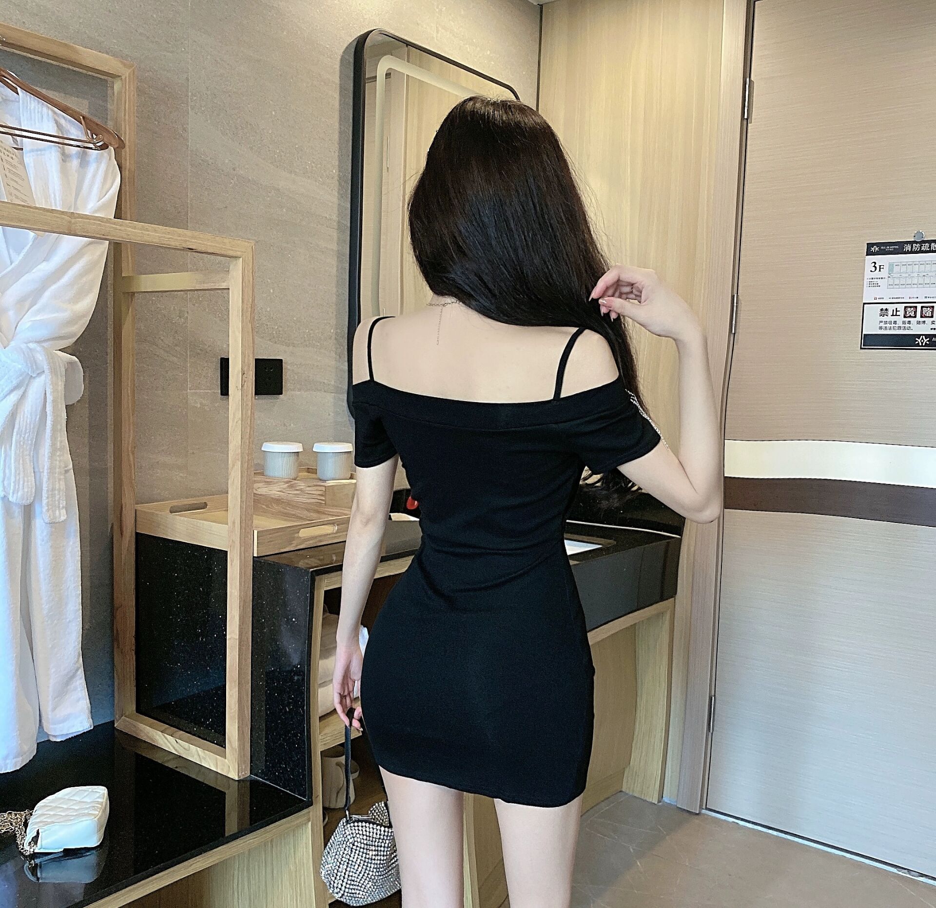 小姐蹦迪酒吧性感夜场吊带装吊带流苏女网臀连衣裙店红包一字领夜