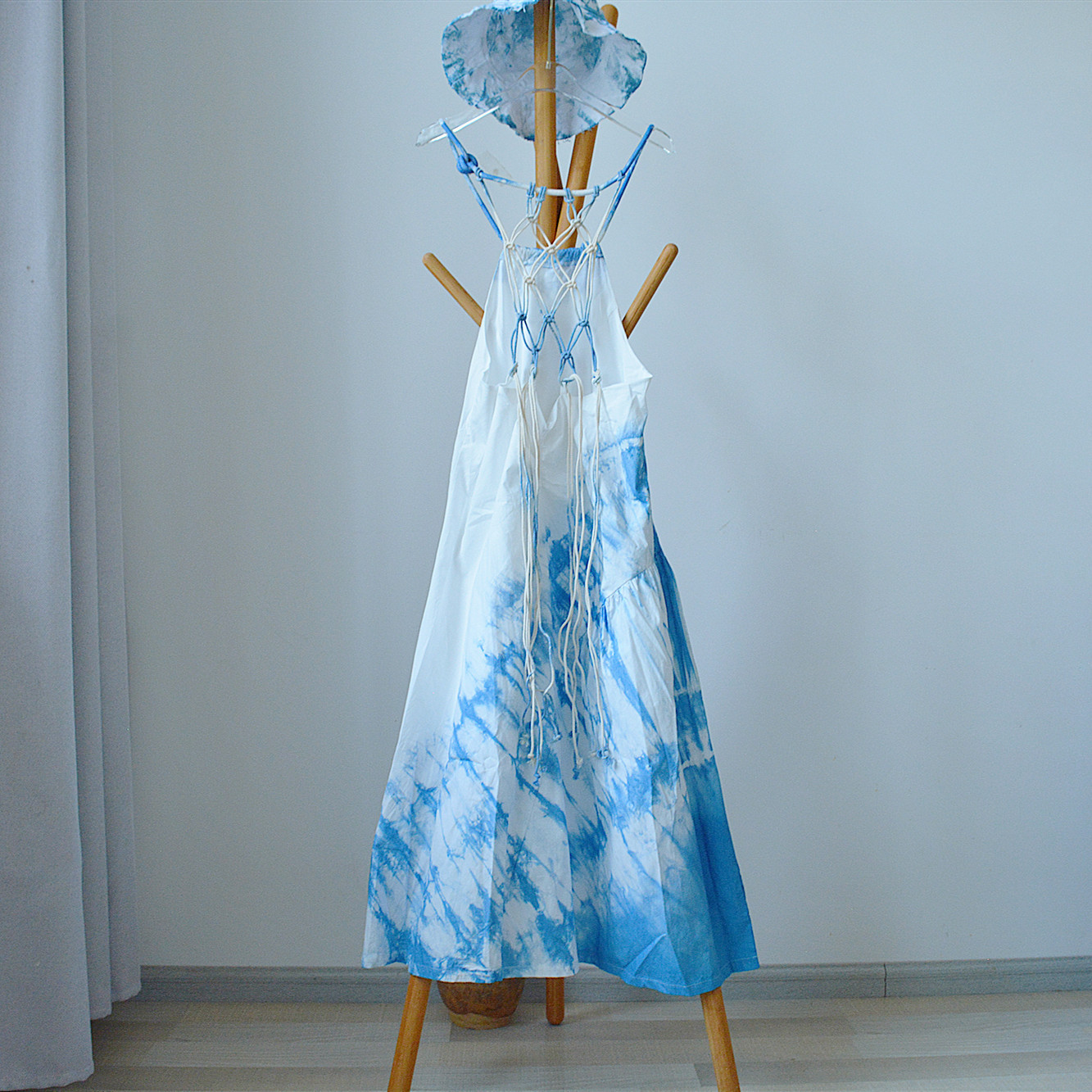 云南大理纯手工扎染连衣裙清新吊带露背时装长裙蓝白气质长裙批发