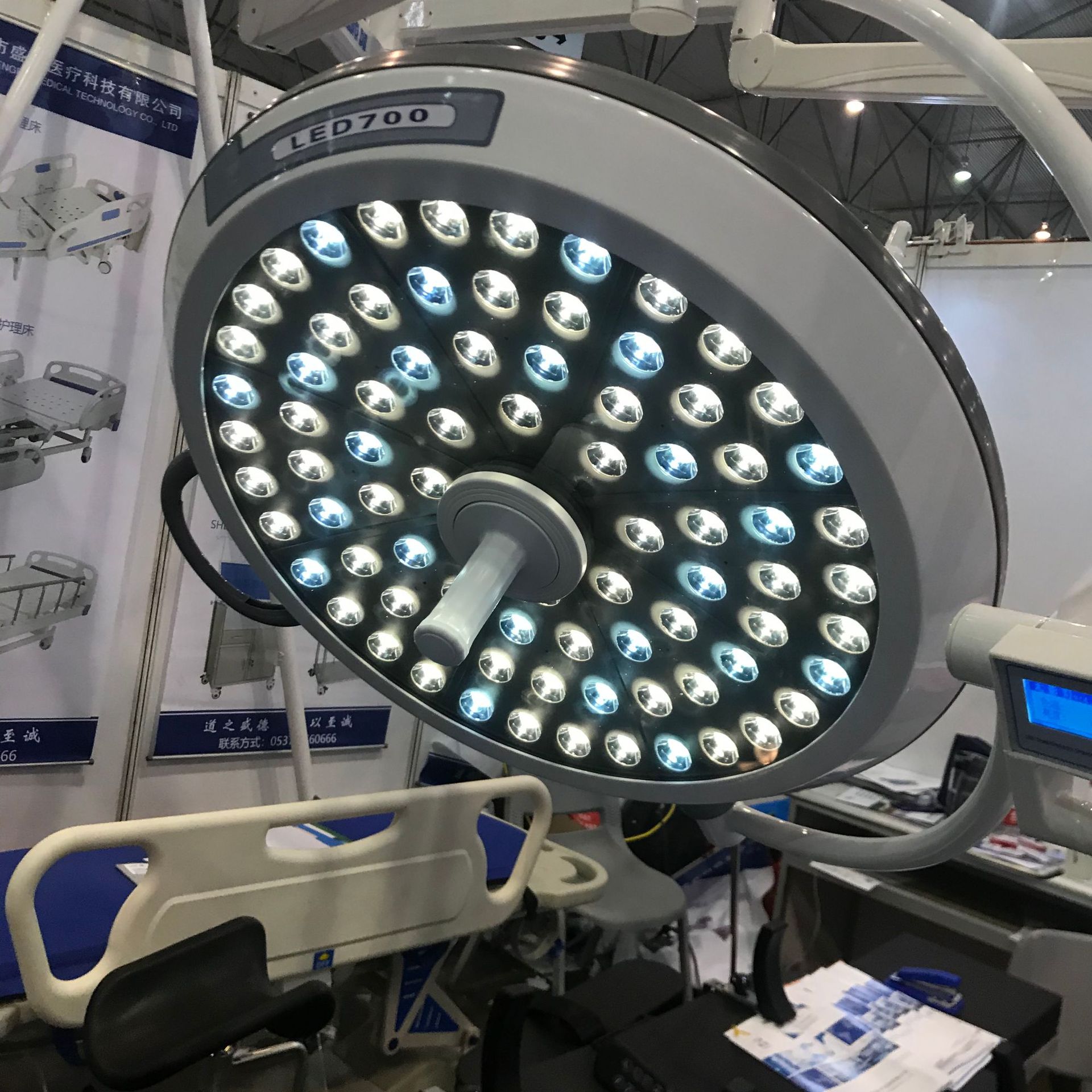 手术室无影灯led灯珠冷白光移动吊式无影灯单头牙科种植用