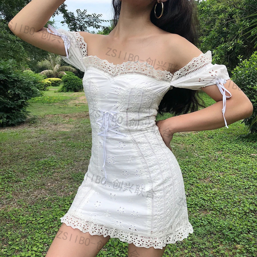 甜辣风收腰连衣裙蕾丝花边花纹刺绣镂空系带女装新款A字包臀短裙