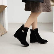 坡跟靴子女马丁靴内增高短靴拉链2021冬季韩版蕾丝边黑色大码女鞋