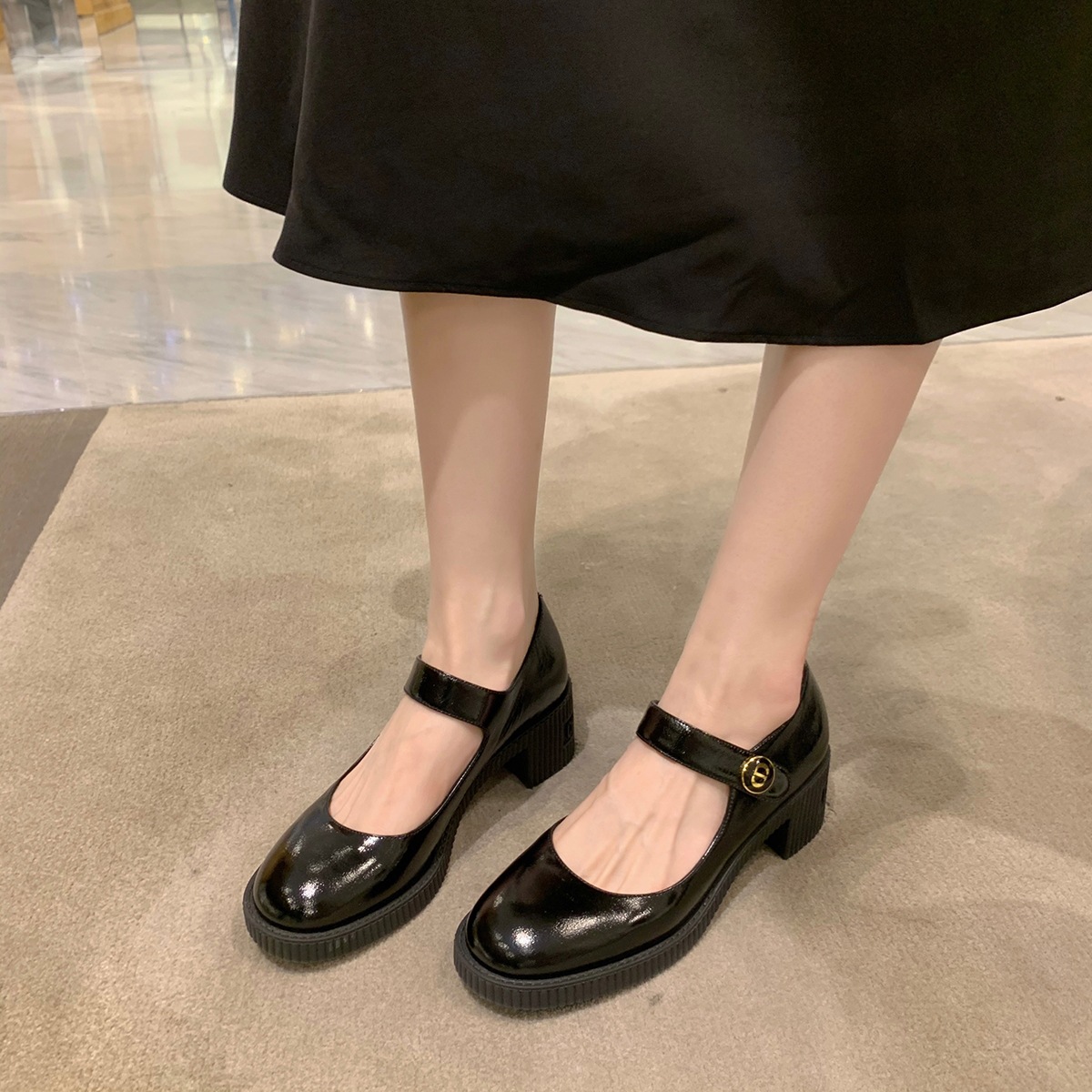 2021法式圆头粗跟一字带玛丽珍单鞋女复古英伦风皮鞋简约时尚女鞋