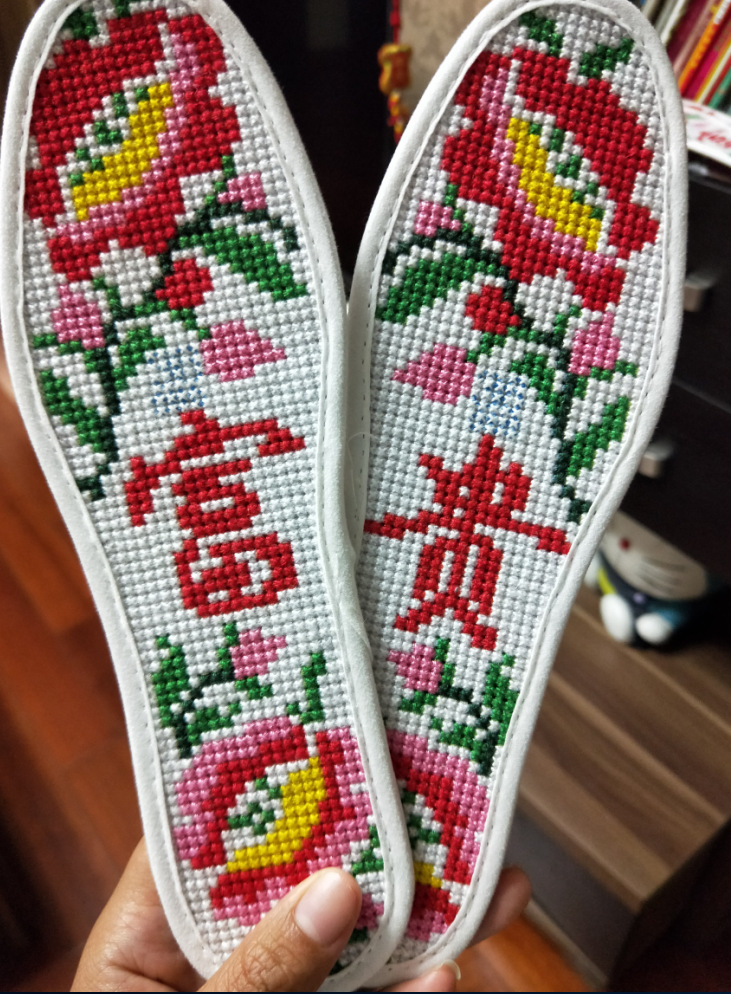 精美纯手工十字绣成品结婚用品婚嫁吸汗透气针孔鞋垫白底富贵花