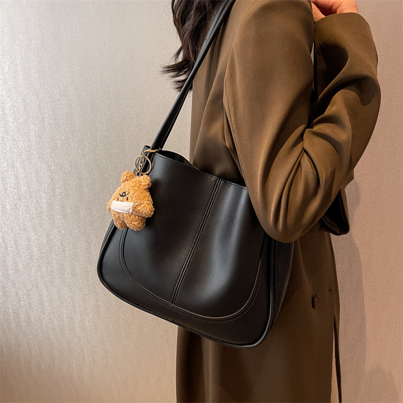 Stylish Good Texture Bucket Bags Female 2022 New Simple Large Capacity Retro Shoulder Underarm Bag Commuter Tote