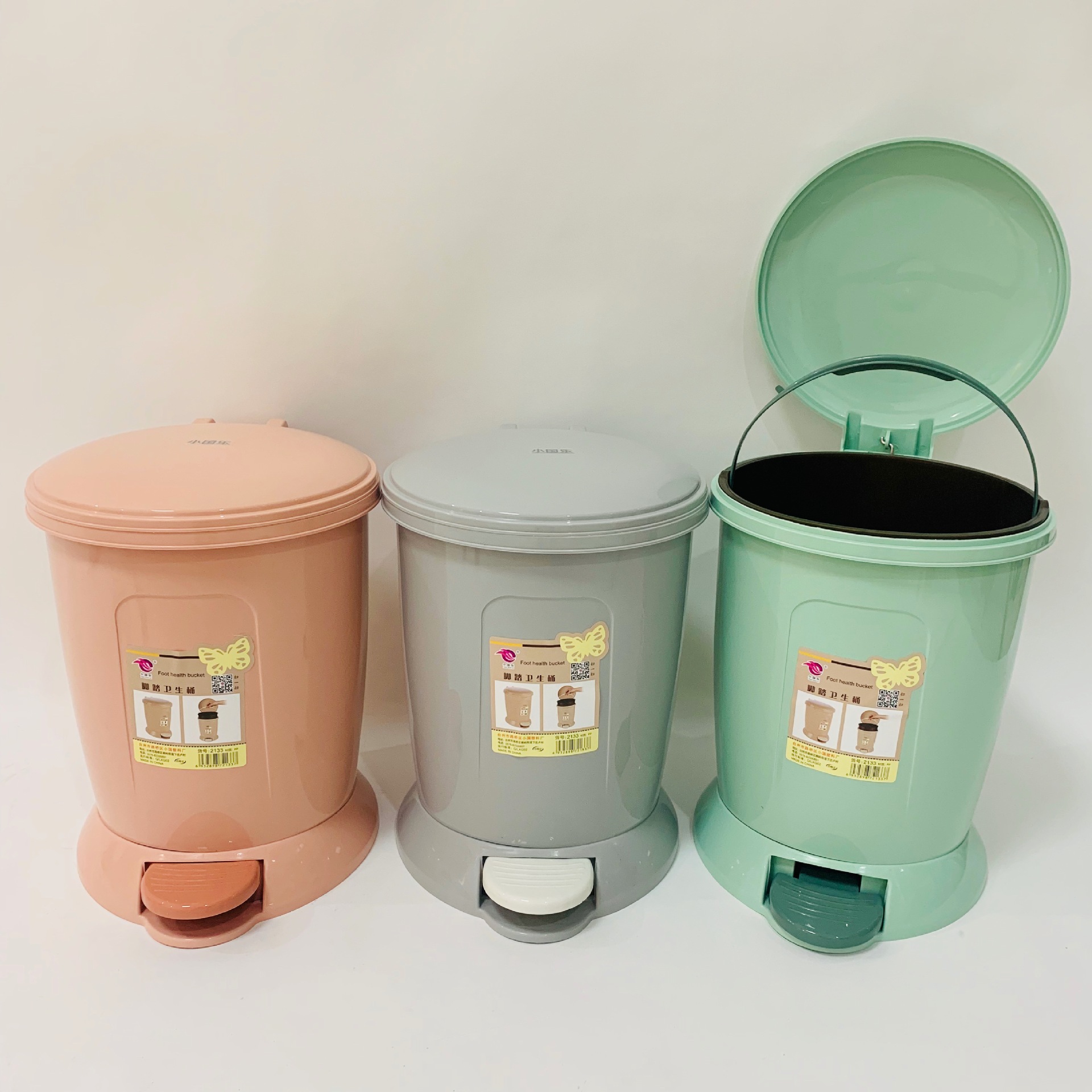 小国塑料厂家批发圆形脚踏卫生桶2133脚踩式厨房垃圾桶家用带盖子