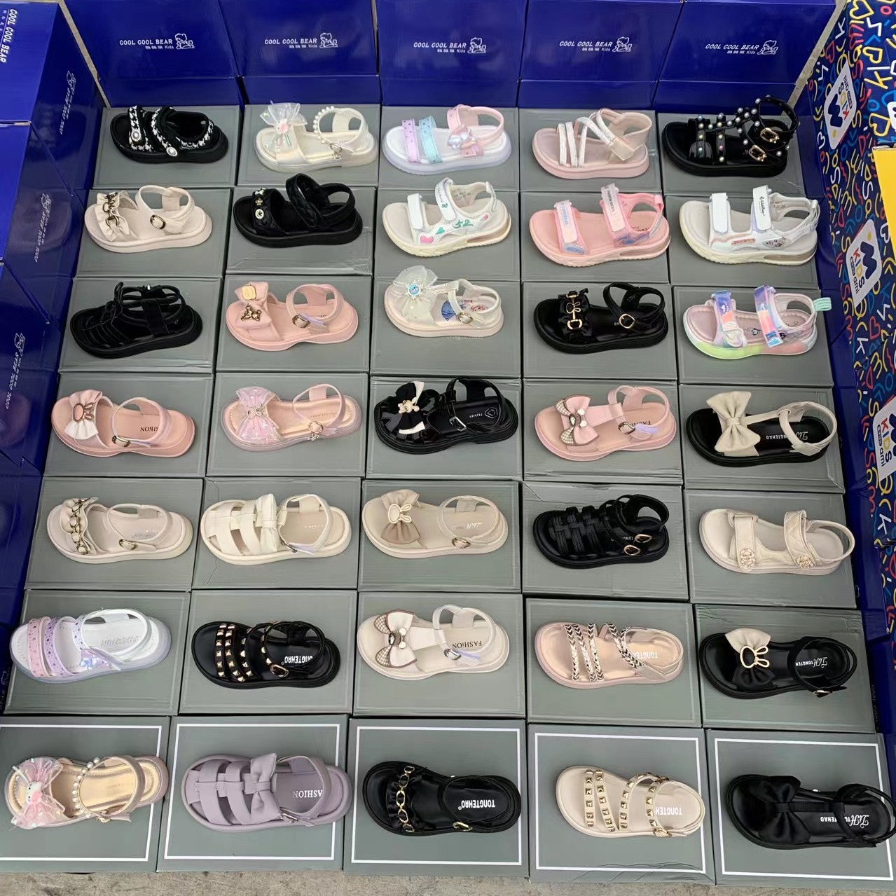 库存童鞋批发品牌童鞋儿童鞋子批发男女童鞋尾货直播摆地摊货源断