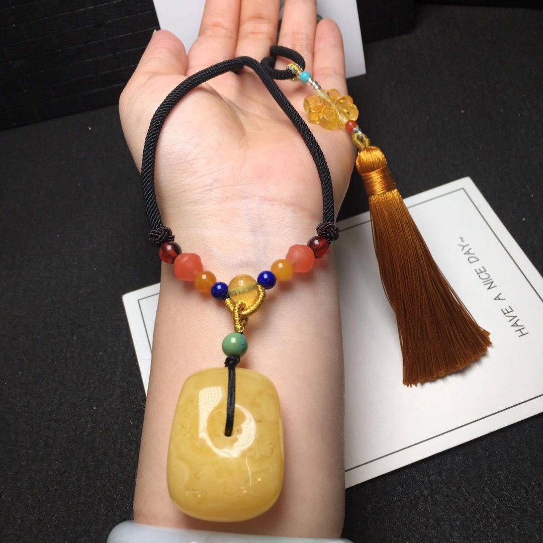 天然俄料蜜蜡藏扣吊坠满蜡鸡油黄白妖花成色好源创厂家直销批发