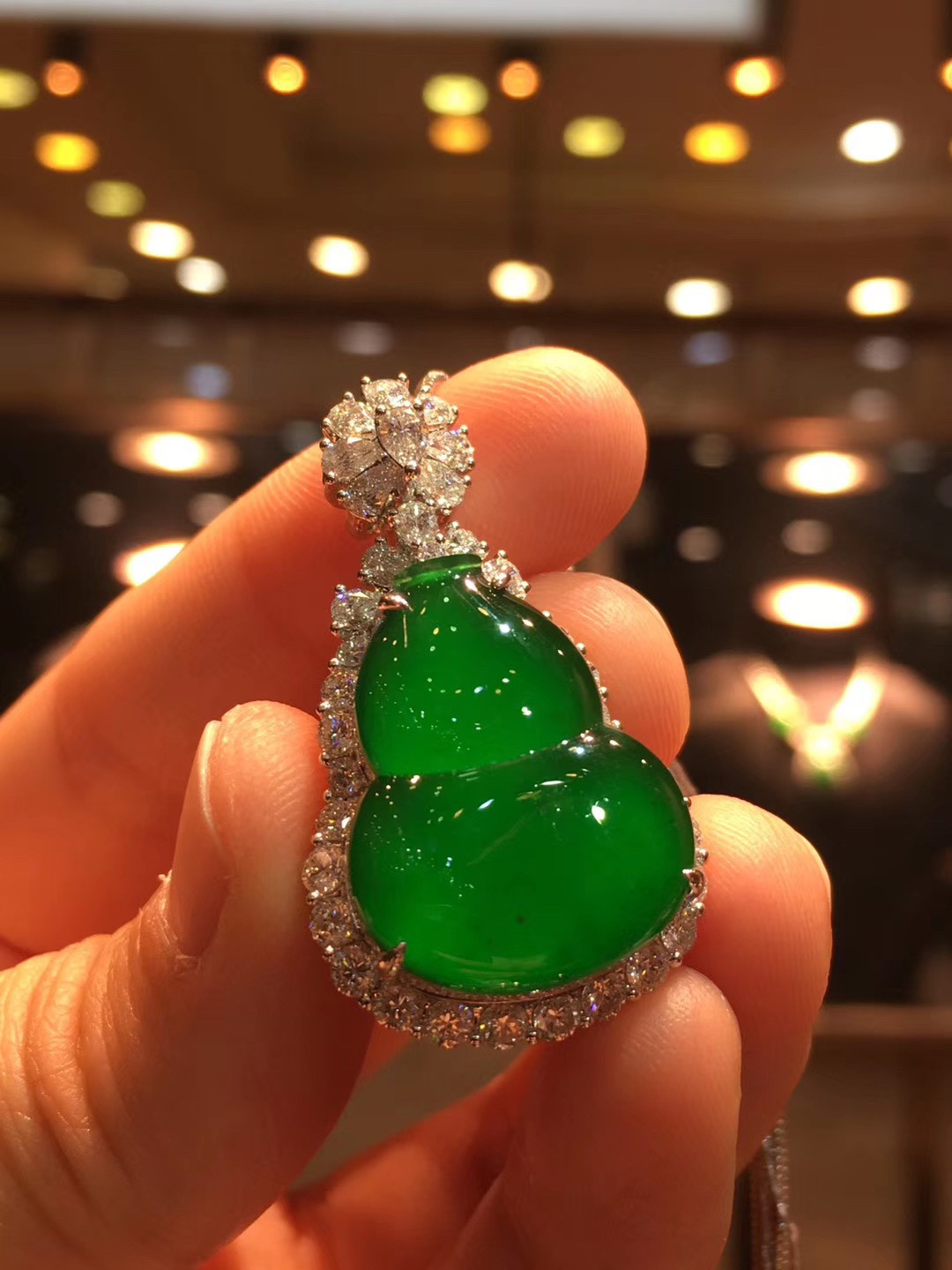 天然翡翠葫芦吊坠镶嵌冰种满色阳绿葫芦玉吊坠项链女葫芦-阿里巴巴