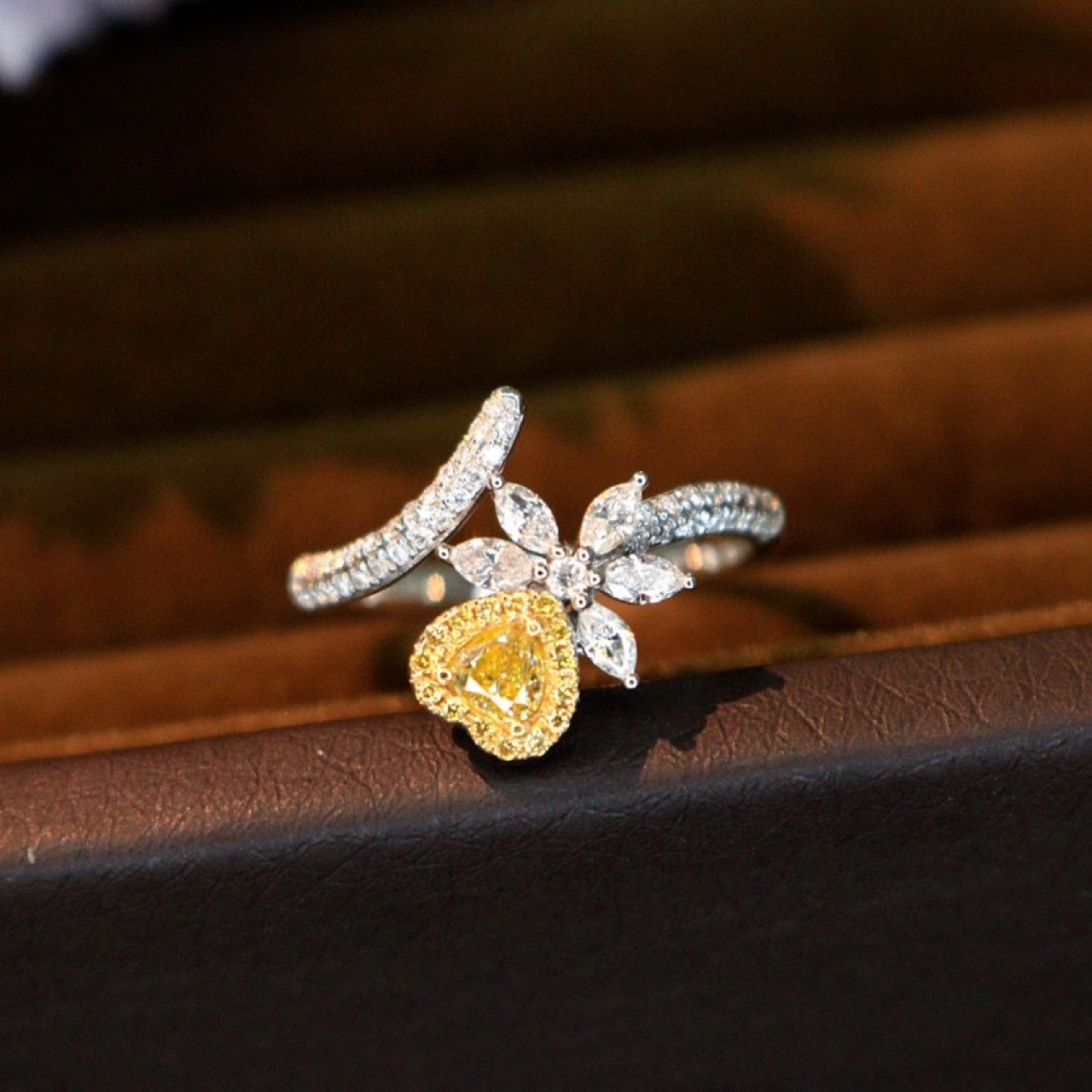 2021年新款爆款黄钻钻石戒指18k金镶嵌钻石女款钻石饰品流行配饰