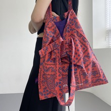韩国小众品牌缎面丝滑独特设计撞色图案复古图腾手提单肩包方巾包