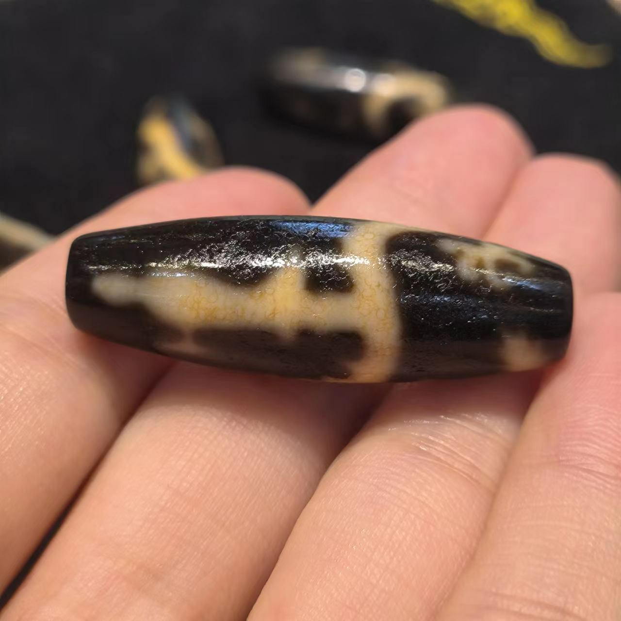 少见驭龙观音图案天珠玛瑙西藏风化马蹄纹细腻老料包浆五爪金aqx8