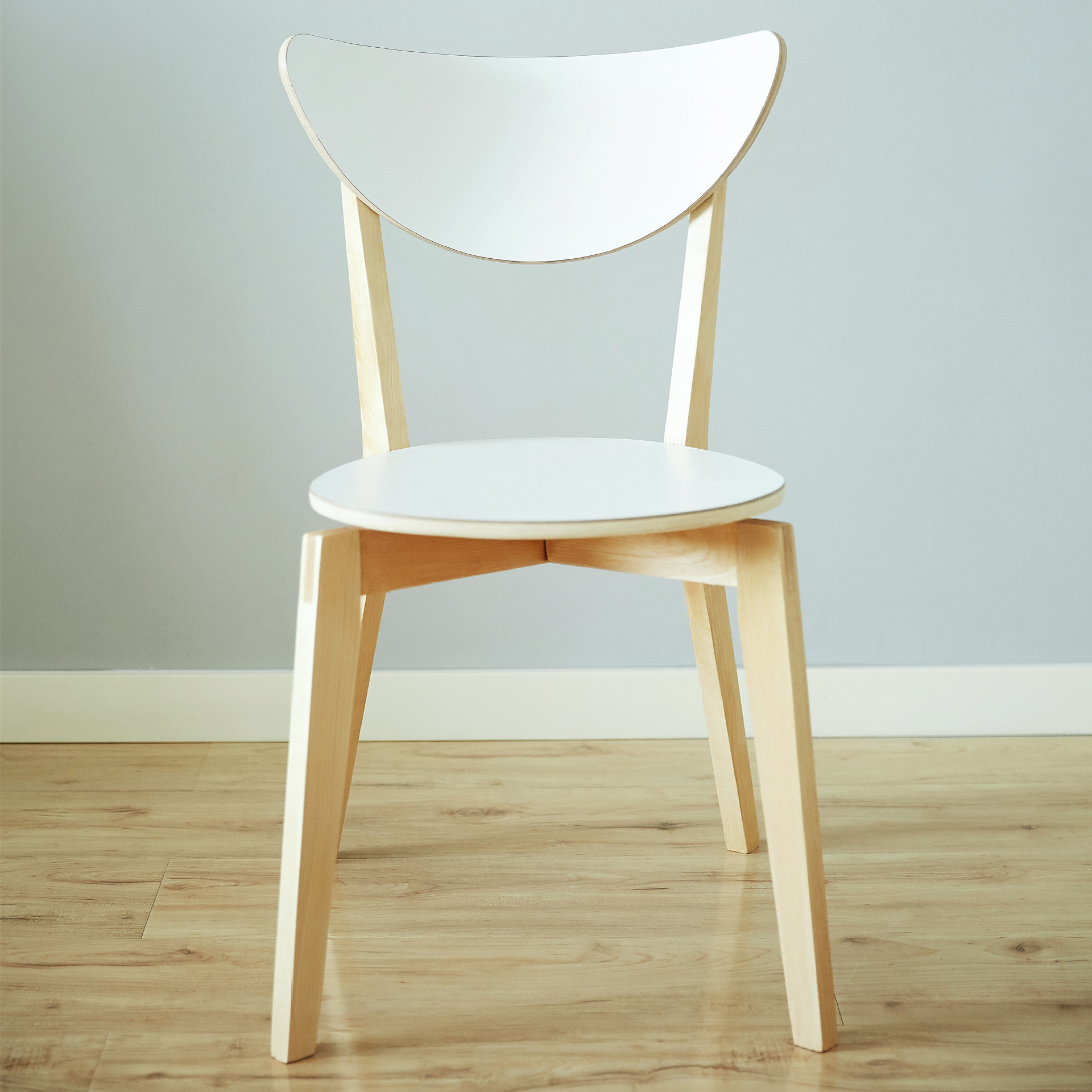 北欧实木诺米拉餐椅网红简约现代椅子家用轻奢咖啡厅白色ins风椅