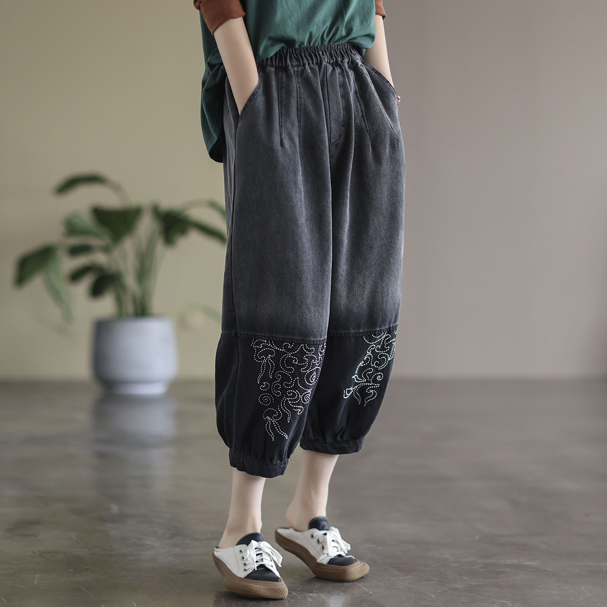 2022春季新款大码宽松做旧七分裤女文艺复古刺绣百搭牛仔灯笼裤潮