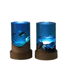家居饰品海洋乌龟鲸鲨潜水员创意桌面摆件圆柱实木树脂发光小夜灯