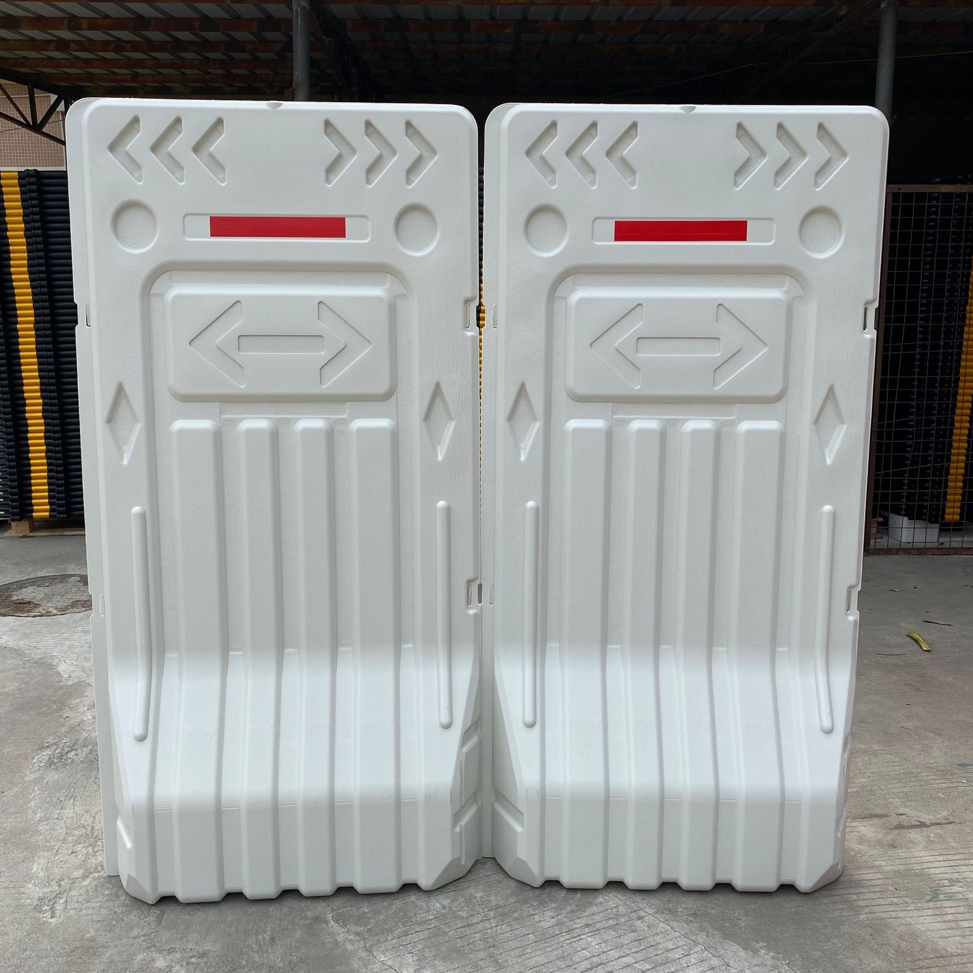 水马围挡白色高水马180高150高防撞高围栏交通安全设施深圳东莞